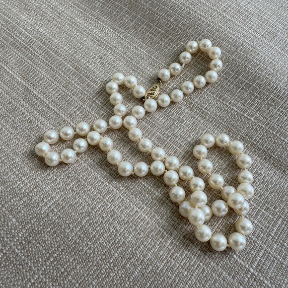 Elegant Pearl Necklace